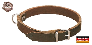 Collar de cuero de silla de montar remachado AKAH